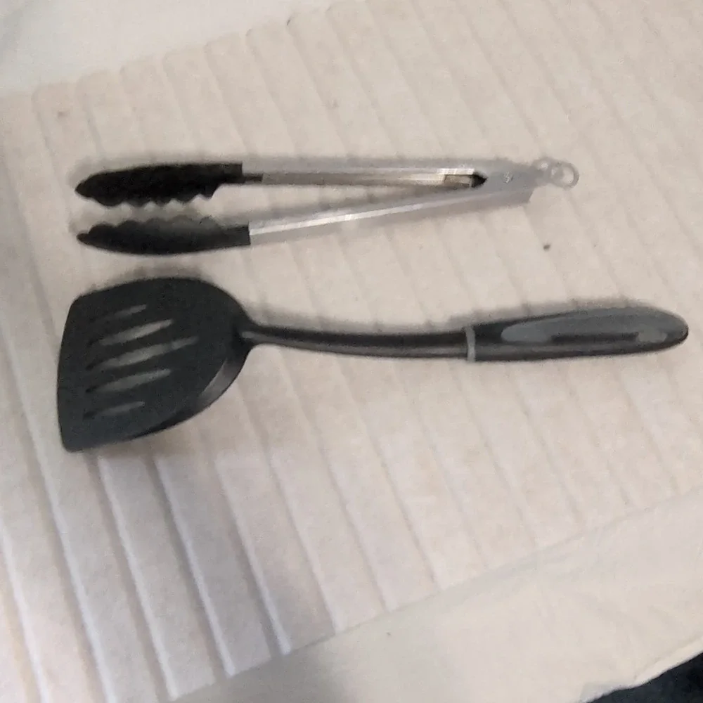 Black &‎ Silver Plastic Metal Tongs & Turner Kitchen Utensil Set, 2-Piece